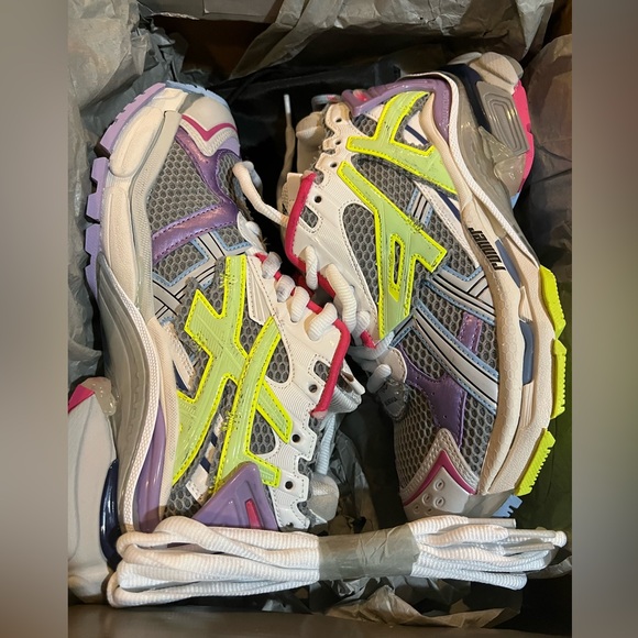 COPY - Sneakers - Picture 1 of 2